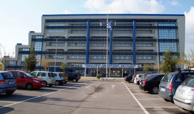 Επιτρέπεται από αύριο η μετακίνηση εργαζομένων σε επιχειρήσεις που επαναλειτουργούν στα νησιά