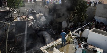 Πακιστάν: Το αεροπορικό δυστύχημα με τους 97 νεκρούς οφείλεται στον… κορονοϊό