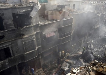 Συντριβή αεροπλάνου στο Πακιστάν: Τουλάχιστον ένας επιζών, SOS είχε εκπέμψει το Airbus (φωτο, βίντεο)