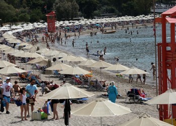 Ο καύσωνας έστειλε την Ελλάδα στις παραλίες (φωτο)