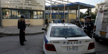 Κατέληξε 65χρονος που εντοπίστηκε σοβαρά τραυματισμένος στην Αρτέμιδα