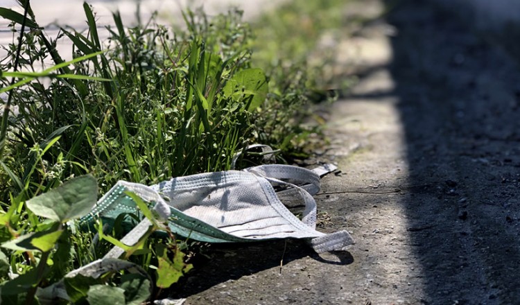 Ιταλία-κορονοϊός: Πρόστιμο μέχρι 500 ευρώ για μάσκες πεταμένες εκτός κάδων