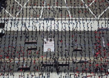 Εργατική Πρωτομαγιά 2020 με... αποστάσεις στο Σύνταγμα (βίντεο)