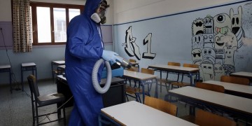 Επιστροφή των καθηγητών σήμερα στα σχολεία, με αντιδράσεις