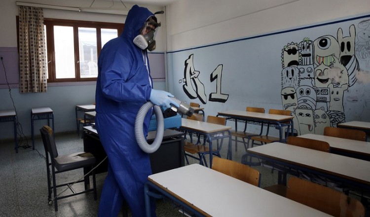 Επιστροφή των καθηγητών σήμερα στα σχολεία, με αντιδράσεις