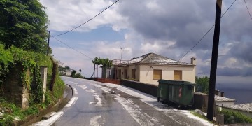 Σφοδρή κακοκαιρία με βροχή, χαλάζι και... χιόνι σαρώνει το Βόλο (βίντεο)