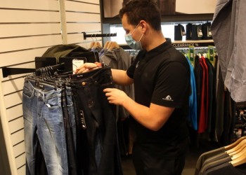 Επαναλειτουργούν από σήμερα 66.010 επιχειρήσεις – «Ποδαρικό» στα σχολεία οι μαθητές της Γ΄ Λυκείου