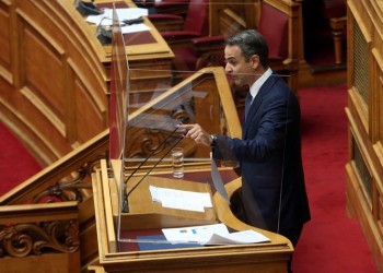 Live η συζήτηση για την πανδημία στη Βουλή