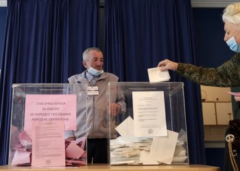 Εκλογές στη Σερβία: Θρίαμβο του Βούτσιτς δείχνουν τα πρώτα αποτελέσματα