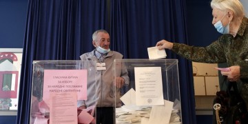 Εκλογές στη Σερβία: Θρίαμβο του Βούτσιτς δείχνουν τα πρώτα αποτελέσματα