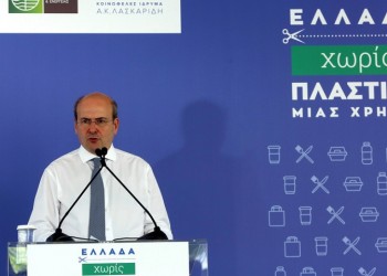 Τέλος στα πλαστικά μιας χρήσης σε έναν χρόνο – Τι θα απαγορευτεί