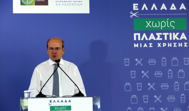 Τέλος στα πλαστικά μιας χρήσης σε έναν χρόνο – Τι θα απαγορευτεί