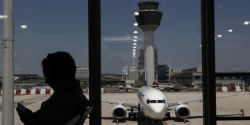 Άρση μέτρων: Υποχρεωτική η συμπλήρωση «φόρμας εντοπισμού» τουριστών