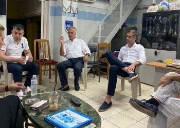 Ομάδα ατόμων επιτέθηκαν στον Κώστα Μπακογιάννη στην πλατεία Αγίου Παύλου