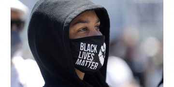 ΗΠΑ: Νέα έρευνα για το θάνατο Αφροαμερικανού από ασφυξία