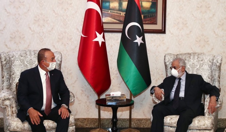 Αιφνιδιαστική επίσκεψη Τσαβούσογλου στη Λιβύη – Ποιοι τον συνόδευαν