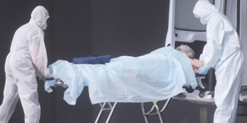 Καλπάζει ο κορονοϊός σε όλη τη χώρα – 882 τα νέα κρούσματα και 90 οι διασωληνωμένοι