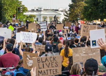 Τζορτζ Φλόιντ: Διαδηλωτές ξανά έξω από τον Λευκό Οίκο – Δυνάμεις του στρατού μεταφέρθηκαν στην περιοχή της Ουάσινγκτον