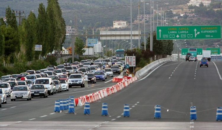 Τριήμερο Αγίου Πνεύματος: Στα ίδια επίπεδα με πέρσι η κίνηση στα διόδια