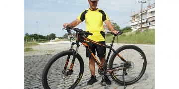 Δράμα: 75χρονος διανύει πάνω από 100 χιλιόμετρα τη μέρα με το ποδήλατό του!