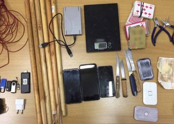Μαχαίρια, ρόπαλα, κινητά βρέθηκαν σε κελιά στις φυλακές Κορυδαλλού