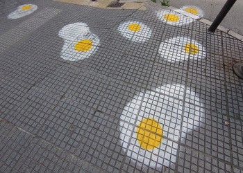 Θεσσαλονίκη: «Αυγά στο δρόμο σου»...