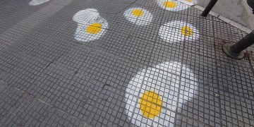 Θεσσαλονίκη: «Αυγά στο δρόμο σου»...