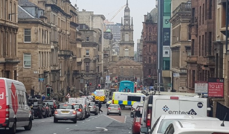 Επίθεση στη Γλασκόβη με νεκρό και τραυματίες (βίντεο)