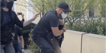 Επίθεση με βιτριόλι: Στον εισαγγελέα οδηγήθηκε η 35χρονη