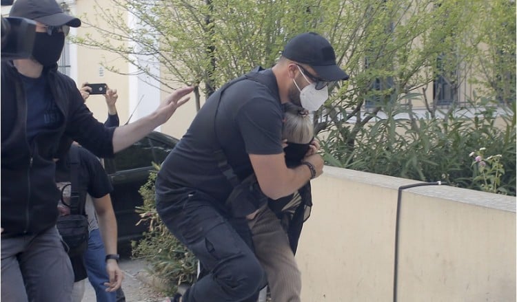 Επίθεση με βιτριόλι: Στον εισαγγελέα οδηγήθηκε η 35χρονη