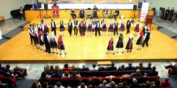 Ο σύλλογος που διδάσκει εθελοντικά παραδοσιακούς χορούς σε ΑμεΑ και πρόσφυγες (βίντεο)