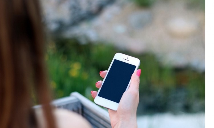 Επίθεση με βιτριόλι: Απαντήσεις ψάχνουν σε 10.000 τηλεφωνικές κλήσεις