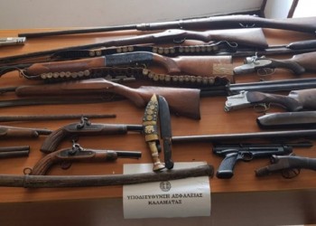 Καλαμάτα: Γυναίκα διατηρούσε οπλοστάσιο με παλαιά όπλα στο σπίτι της
