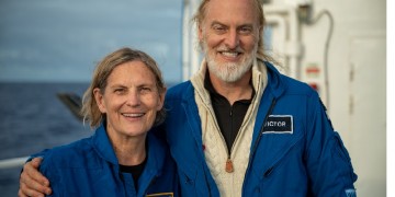 Κάθι Σάλιβαν: Η πρώτη Αμερικανίδα που περπάτησε στο διάστημα και η πρώτη γυναίκα που έφτασε στο βαθύτερο σημείο των ωκεανών