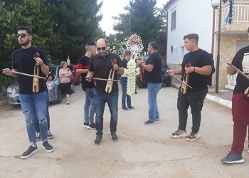 Με τους ήχους της ποντιακής λύρας η κηδεία του Γιάννη Πασσαλίδη