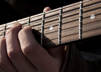 Θεσσαλονίκη: Αύξηση πωλήσεων στα μουσικά όργανα έφερε ο κορονοϊός