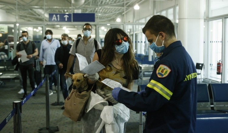Απαγόρευση πτήσεων: Ίσως παραμείνει το «μπλόκο» για 9 χώρες