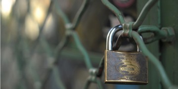 Covid-19: Λουκέτο για 15 μέρες και πρόστιμα σε δύο μαγαζιά στην Πλάκα και στο Γκάζι