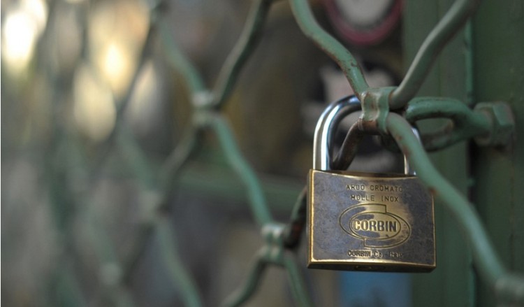 Covid-19: Λουκέτο για 15 μέρες και πρόστιμα σε δύο μαγαζιά στην Πλάκα και στο Γκάζι