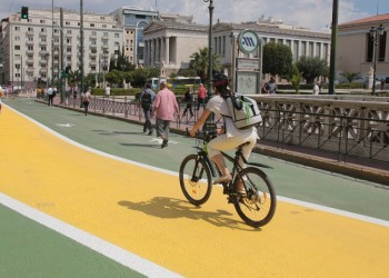 Ο Μεγάλος Περίπατος της Αθήνας στο Σύνταγμα από το βράδυ του Σαββάτου