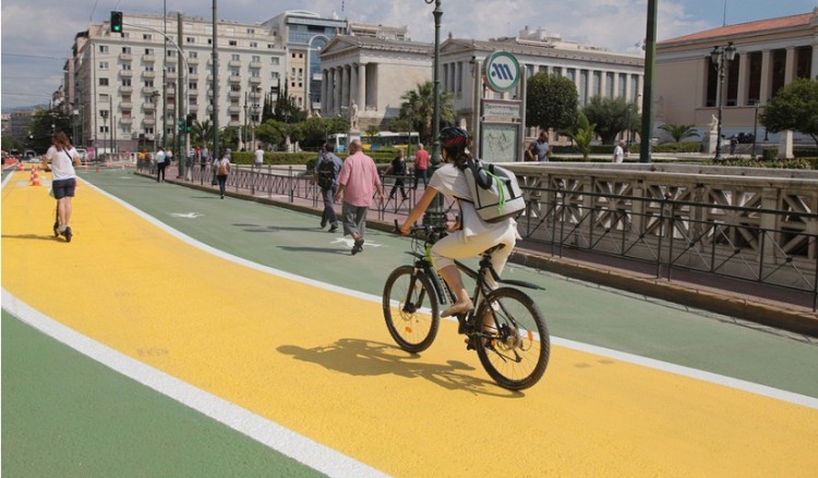 Ο Μεγάλος Περίπατος της Αθήνας στο Σύνταγμα από το βράδυ του Σαββάτου