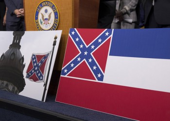 Η πολιτεία του Μισισίπι αφαιρεί το έμβλημα της Συνομοσπονδίας από τη σημαία της