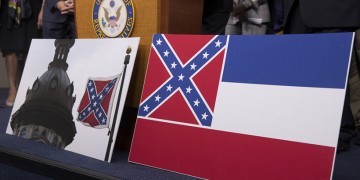 Η πολιτεία του Μισισίπι αφαιρεί το έμβλημα της Συνομοσπονδίας από τη σημαία της