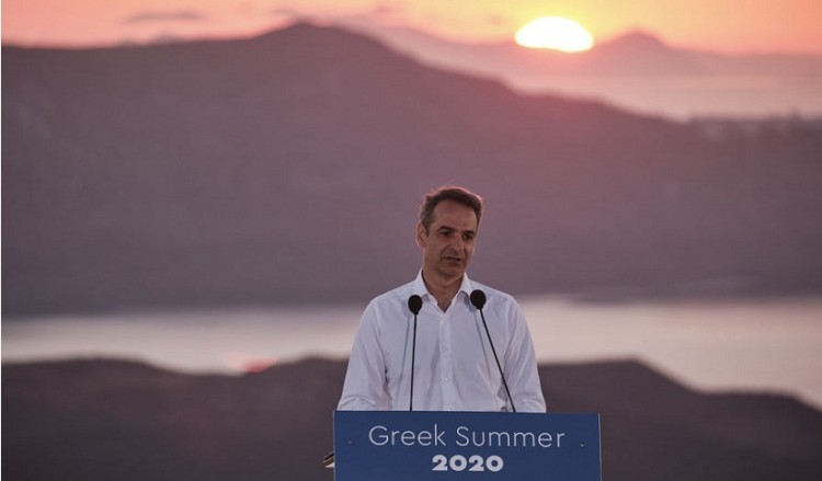 Μητσοτάκης από Σαντορίνη: Ελάτε στην Ελλάδα, οι επισκέπτες μας θα παραμείνουν ασφαλείς και υγιείς
