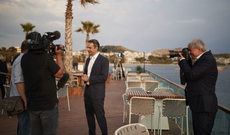 Στη Σαντορίνη ο Μητσοτάκης, στέλνει μήνυμα για το άνοιγμα του τουρισμού