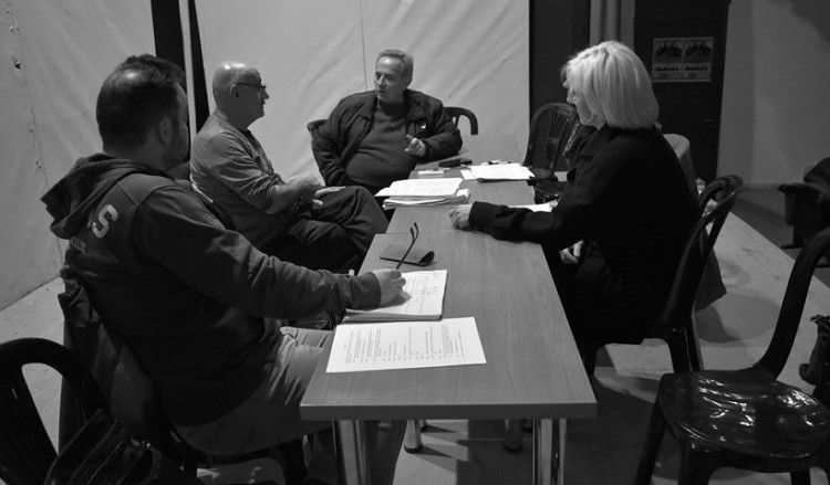 «Νόστος, ρίζα μ' και κλαδί μ'»: Μιλούν συντελεστές της θεατρικής παράστασης που αναβιώνει το δράμα του ξεριζωμού των Ποντίων