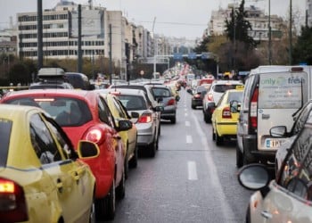 Τροχαίο στη Συγγρού με πρόσκρουση σε κολόνα – Τραυματίστηκε μία γυναίκα (βίντεο)