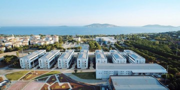 Ο Ερντογάν έκλεισε πανεπιστήμιο – Ο Νταβούτογλου ένας από τους ιδρυτές