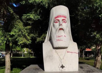 Νίκαια: Βανδάλισαν προτομή του εθνομάρτυρα Αγίου Χρυσοστόμου Σμύρνης