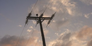 Συνεχίζονται οι εργασίες αποκατάστασης βλαβών στο δίκτυο ηλεκτροδότησης από τον «Ιανό»